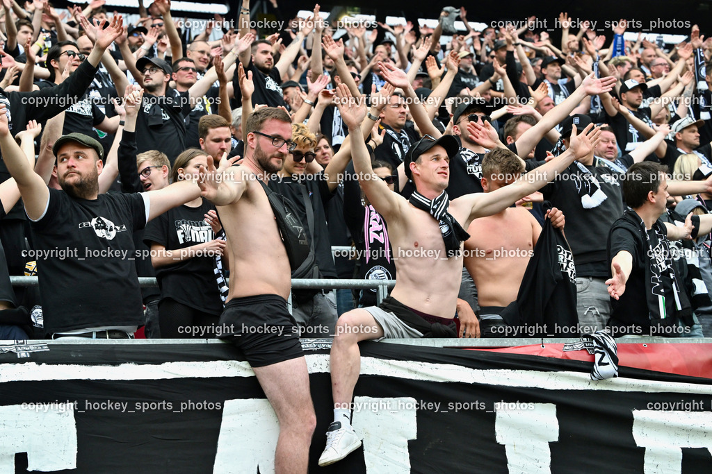SK Puntigamer Sturm vs. SK Rapid Wien Siegerehrung, Impressionen | SK Sturm Fans, SK Puntigamer Sturm vs. SK Rapid Wien Siegerehrung, Impressionen, SK Puntigamer Sturm vs. SK Rapid Wien Siegerehrung, Impressionen am 01.05.2024 in Klagenfurt (Wörthersee Stadion ), Austria, (Photo by Bernd Stefan)