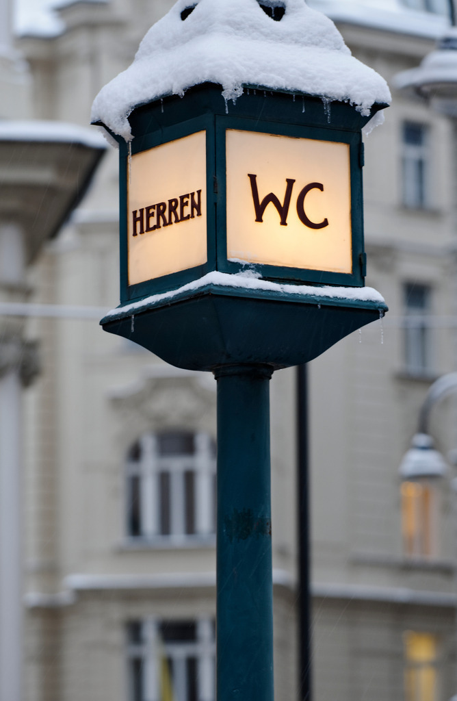 Toilette | Wien, Austria - December 21, 2010: Toilette. - Realisiert mit Pictrs.com