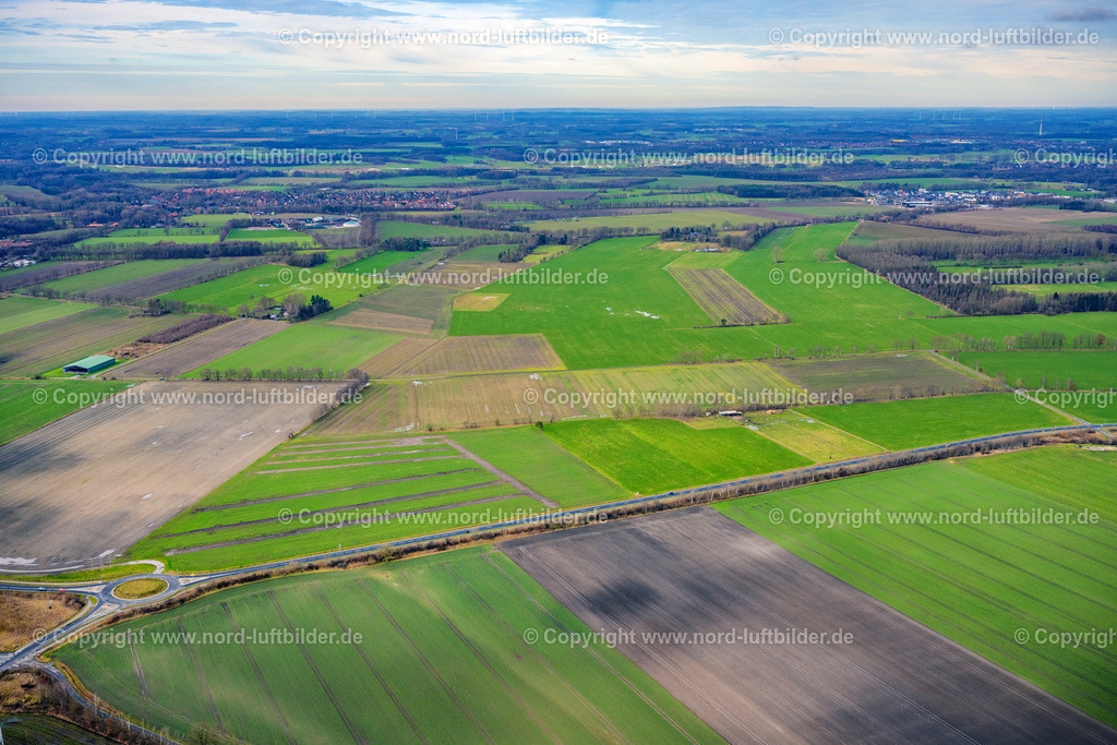 Stade_Kreisel_Baugebiet_Surfpark_ELS_2592040223 | AGATHENBURG 04.02.2023 Landwirtschaftlich genutzte Felder als Planungsfläche und Entwicklungsgebiet für den "Surfpark Stade - Wavegarden Stade" in Agathenburg im Bundesland Niedersachsen, Deutschland. Weiterführende Informationen bei: Sell. Wild. Claussen-Seggelke Partnerschaftsgesellschaft,  Wavegarden. // Agricultural fields as planning area and development area fuer den "Surfpark Stade" in Agathenburg in the state Lower Saxony, Germany. Further information at: Sell. Wild. Claussen-Seggelke Partnerschaftsgesellschaft,  Wavegarden. Foto: Martin Elsen