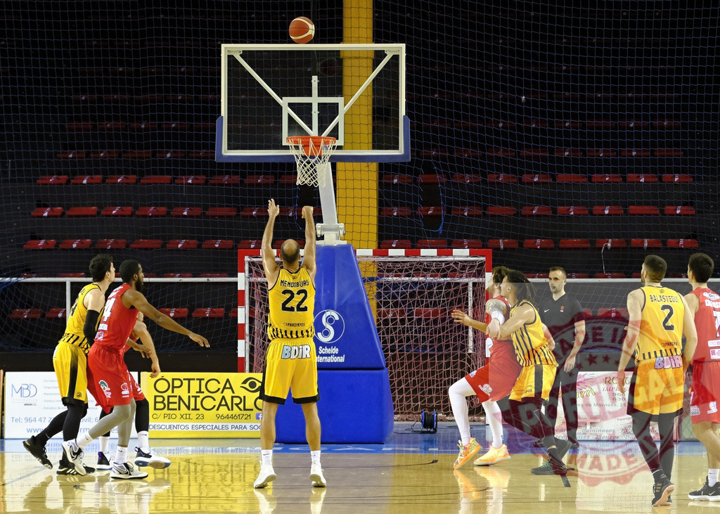 Basketball player shooting free throw during game | Basketball player shooting a free throw with other players and referee on an indoor court - Realized with Pictrs.com