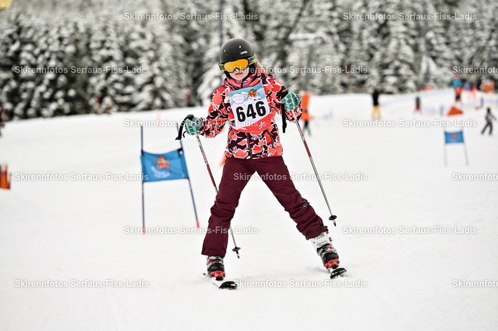 SRF_20.02.2026_0712 | Skirennfotos,Serfaus,Fiss,Ladis,Kinderskirennen,Winter,Tirol,Oberland,skirace,SFL,feelfree,weil wir's genießen,ski,Ski,skifahren,Sonnenplateau, - Realisiert mit Pictrs.com