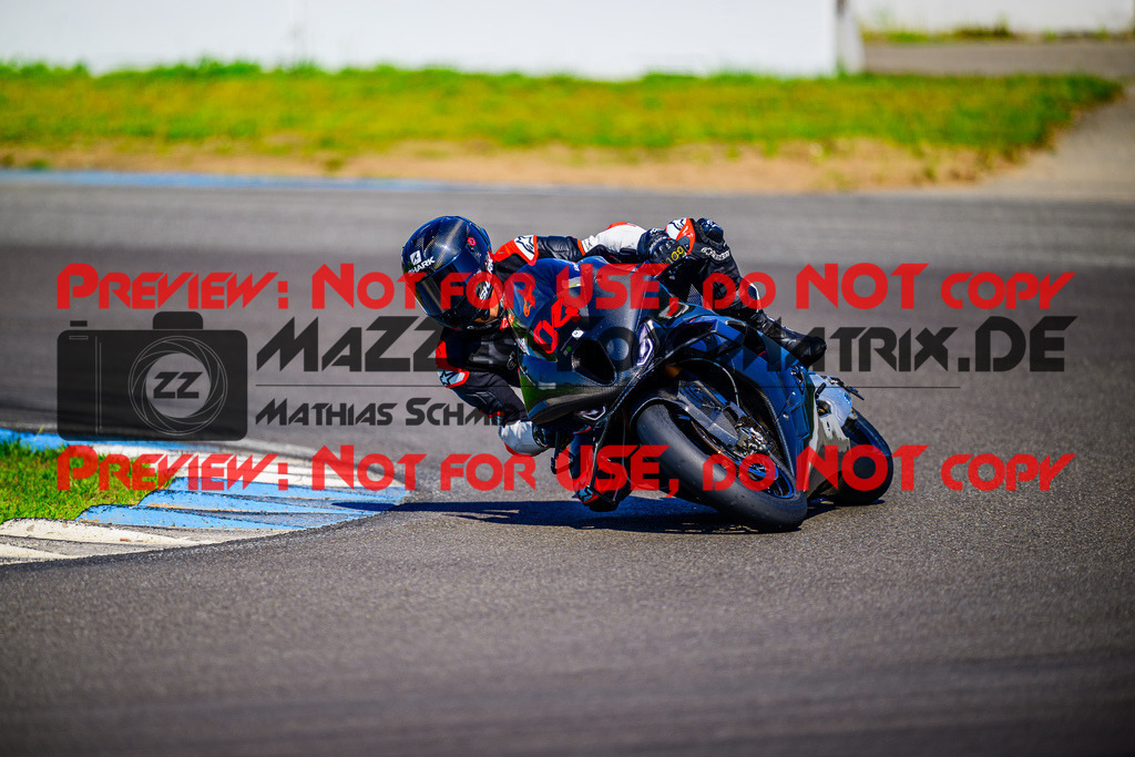 MaZZes_FotoMatrix_240520_6021986_7260 | WEISS