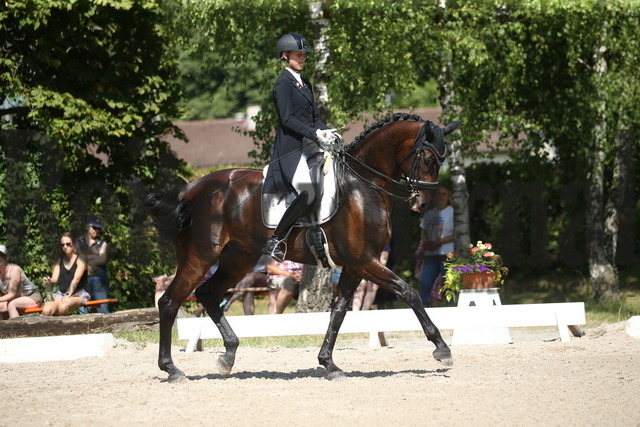 Ilsfeld_2022_Dressur_Kl.S_dreiSterne_Ann-Kathrin Lindner_FBW Lord of Dance (11) | Alle Fotos der Reiterjournal Fotografin Doris Matthaes im Reiterjournal Online-Fotoshop. - Realisiert mit Pictrs.com
