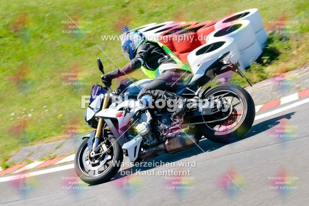 Moto-TeamOBK-22386 | Hier findet Ihr Bilder von Touristenfahrten auf der Nürburgring Nordschleife oder von anderen Veranstaltungen die ich besucht habe. Viel Spass beim Durch Schauen 