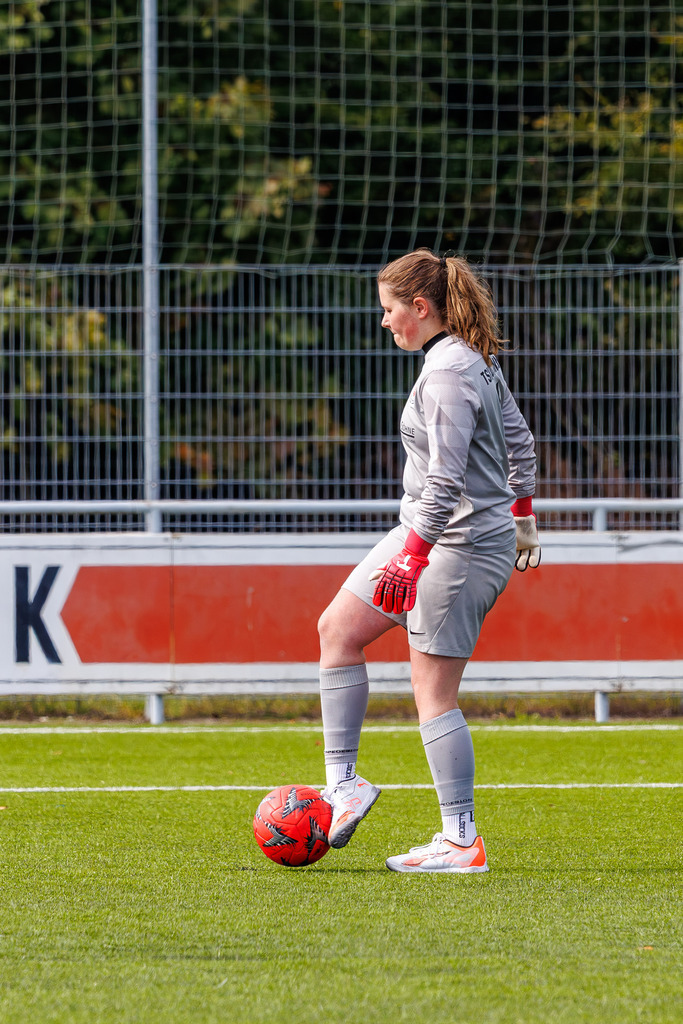 FCHHÜT_251003_5798 | 1.FC Heidenheim 1846 II vs. TSV Hüttlingen, Fußball, Frauen, Bezirkspokal, 2025/2026, 1.Runde, 03.10.2025 in Mergelstetten, Sportplatz 2(Foto: Michael Bulling) - Realisiert mit Pictrs.com