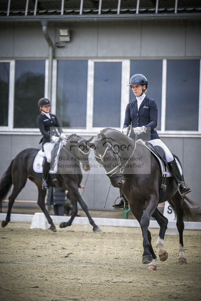 DOS_0330 | Entdecke hochwertige Reitturnierfotos von Foto Oger. Professionell, emotional und authentisch – jetzt Lieblingsmomente im Shop bestellen.Deutschlandweite Turnierfotografie. - Realisiert mit Pictrs.com