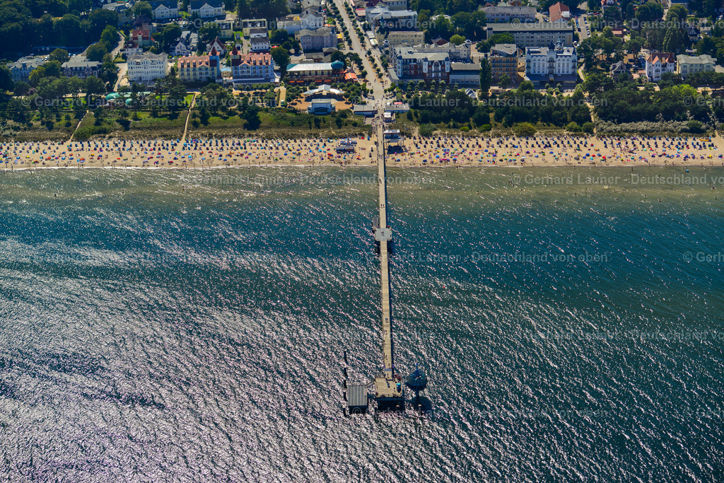 3637720 | ZINNOWITZ 25.08.2016 Seebrücke Zinnowitz mit Tauchgondel in Zinnowitz im Bundesland Mecklenburg-Vorpommern. Weiterführende Informationen bei: Andreas Wulff Freizeitanlagenbetrieb. // Zinnowitz pier with diving gondola in Zinnowitz in the state of Mecklenburg-Western Pomerania. Further information at: Andreas Wulff Freizeitanlagenbetrieb. Foto: Gerhard Launer