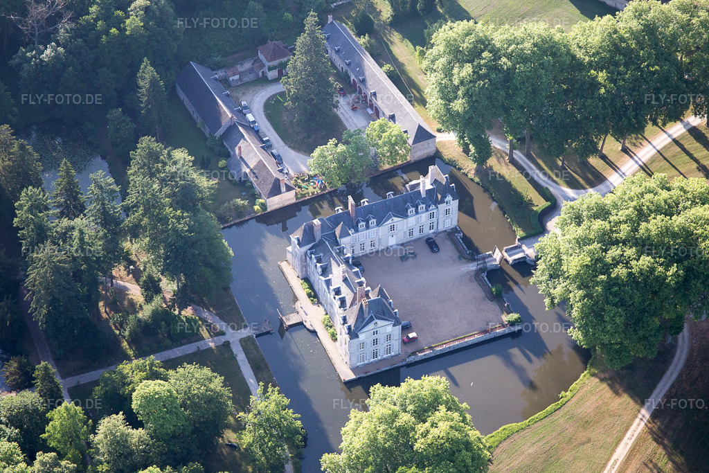 Luftbild: Ortsansicht in Cléry-Saint-André im Bundesland Loiret in Frankreich. Foto: IMG_082536.jpg vom 21.06.2015 durch Werner Riehm/FLY-FOTO.de