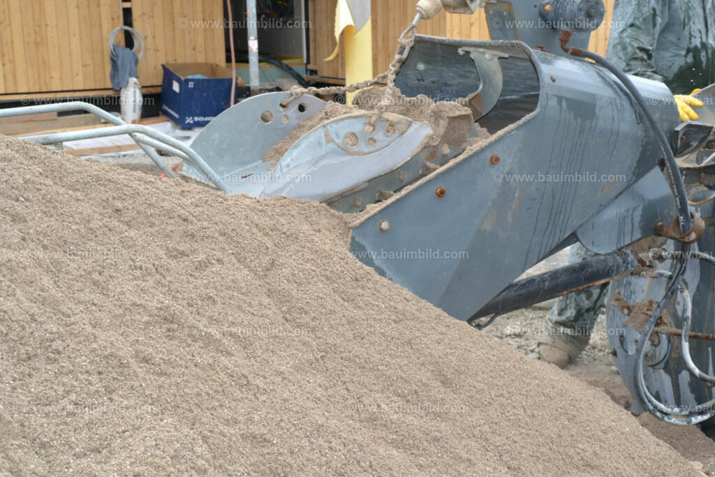 bib-lg19-fussbodenaufbau-0179 | Nach LV-Leistungsgruppen sortierte Detailfotos über den Bau eines Hauses. Alle Hausbau-Bilder direkt vom Urheber und Autor der Website Haus-Selber-Bauen.com