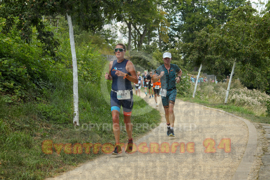 250824_1351_EX1_3975 | Sportfotografie im Rhein-Sieg Kreis, Köln, Bonn, NRW, Rheinland Pfalz, Hessen, etc. Unser Tätigkeitsfeld umfasst den Laufsport vom Volkslauf über den Marathon, Duathlon, Triathon bis zum Ultralauf wie Kölnpfad Ultra oder Schindertrail.