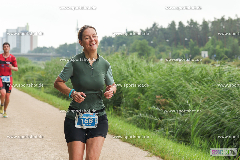 LUR_1768 | 34. M-net Erlanger Triathlon 2025 #erlangertriathlon  #mnettriathlon2025 #mnettriathlon #team #olympischedistanz #mitteldistanz #triathlon #maindonaukanal  #erlangertriathlon2025 #yourpictrs #tv1848 #tv1848erlangen  #triathlonbayern #sportinerlangen #demsportverbunden #sportshot_your_pictrs Copyright: www.sportshot.de