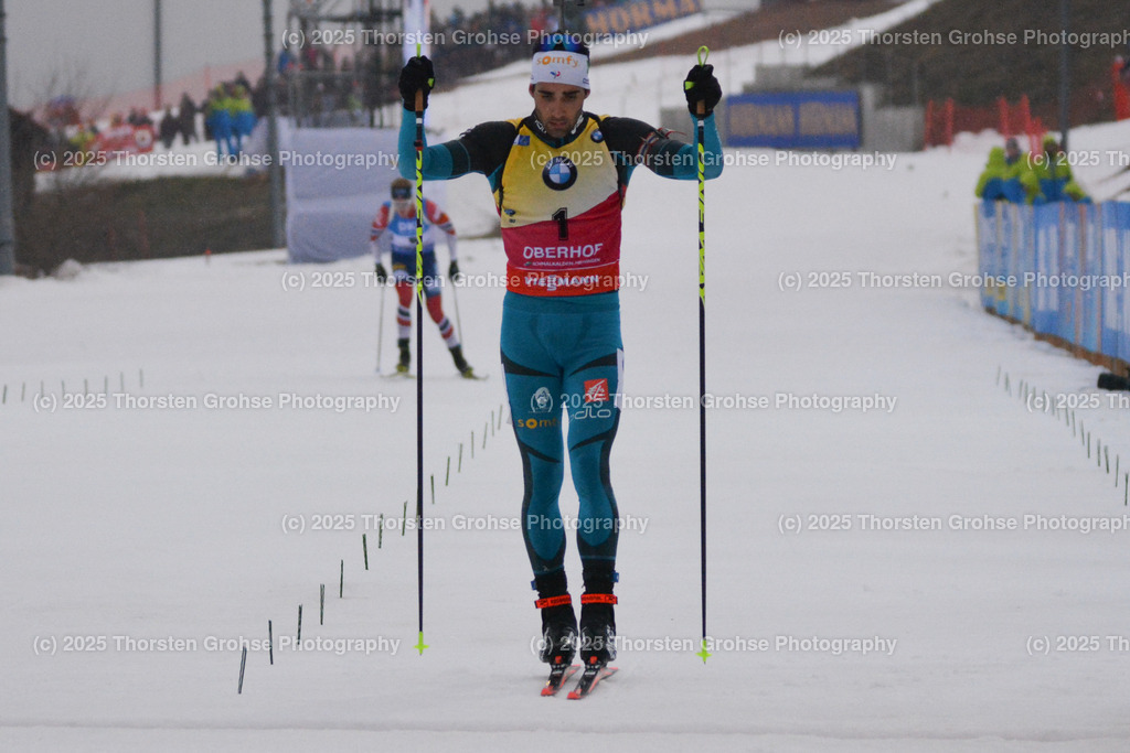 IBU WC Biathlon Oberhof 2018 | FOURCADE Martin (FRA) im Ziel (Platz 1); IBU WC Biathlon Oberhof 2018, 12,5 km Verfolgung der Männer am 06.01.2018 in der DKB Ski Arena in Oberhof, (Deutschland) - Realisiert mit Pictrs.com