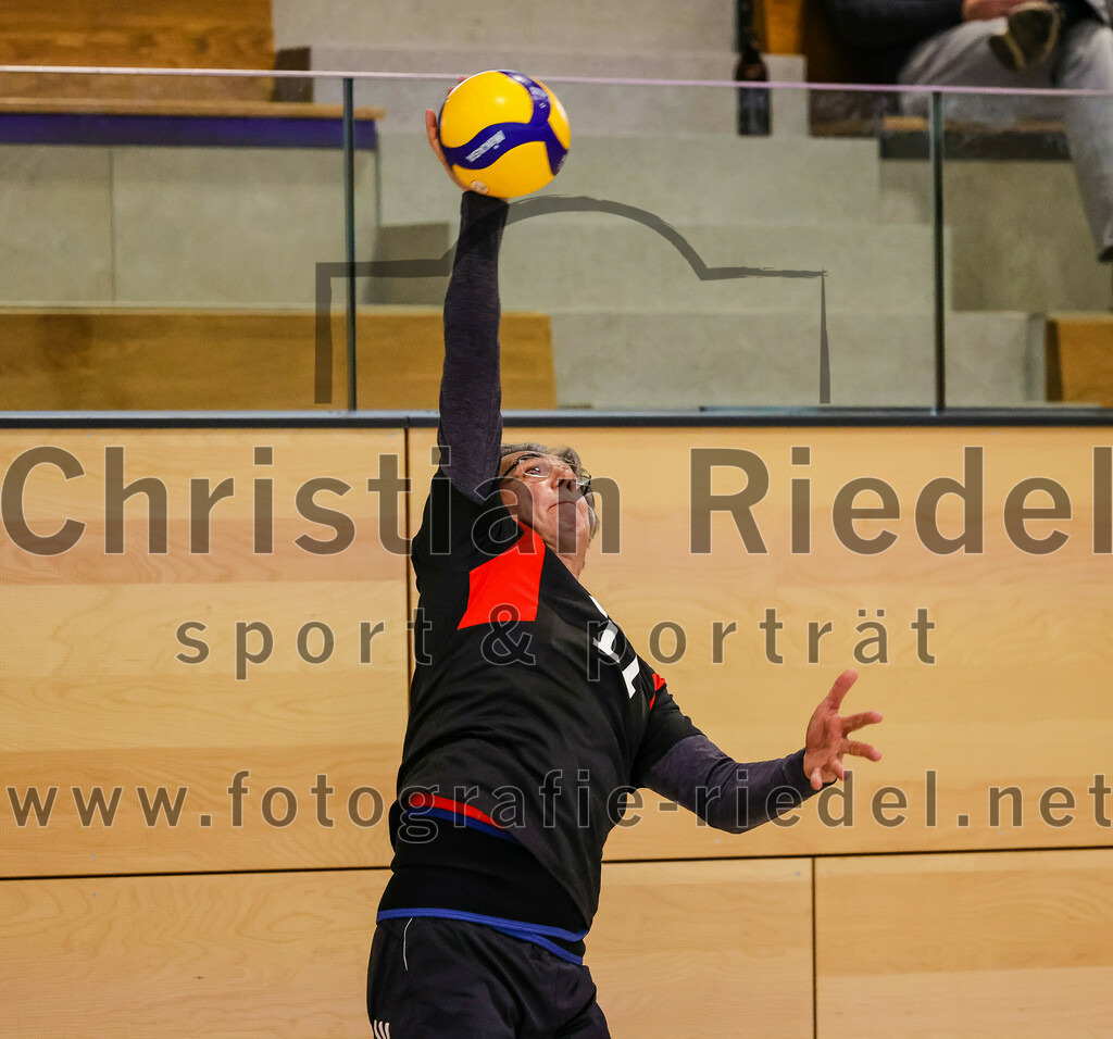 2021-11-27_063_TuS_Oberding_II_gegen_MTV_1881_Ingolstadt_III | Oberding, Deutschland, 27.11.2021:
Volleyball, Kreisliga 2021 / 2022, 5. Spieltag, TuS Oberding II gegen MTV 1881 Ingolstadt III, Endergebnis: 3:2

Gregor Bartkowski (TuS Oberding, #11)

Foto: Christian Riedel / fotografie-riedel.net