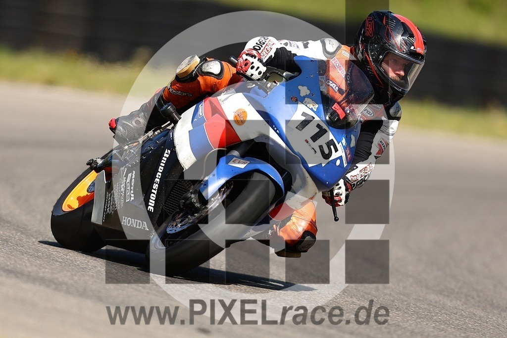 0115-20260426_01182 | Schöne Erinnerungen an spannende Momente - das festzuhalten ist unser Job. PIXELrace.de ist seit 2003 auf den Rennstrecken Europas unterwegs um die Action draußen beim Fahren und die wunderbare Stimmung imm Fahrerlager für euch einzufangen.