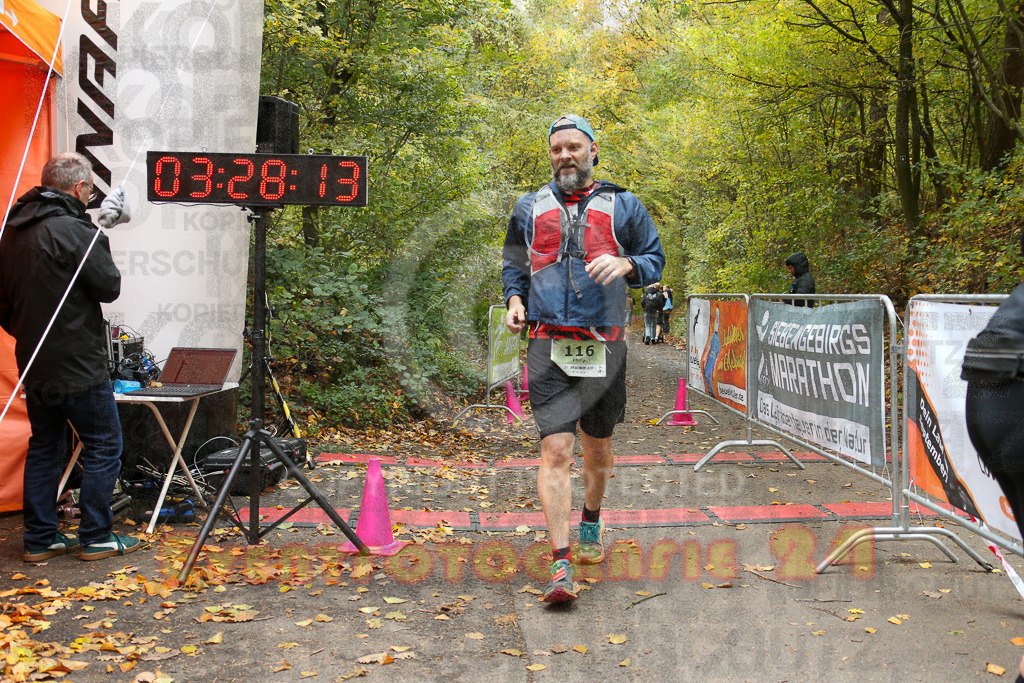 251026_1329_EX1_3565 | Sportfotografie im Rhein-Sieg Kreis, Köln, Bonn, NRW, Rheinland Pfalz, Hessen, etc. Unser Tätigkeitsfeld umfasst den Laufsport vom Volkslauf über den Marathon, Duathlon, Triathon bis zum Ultralauf wie Kölnpfad Ultra oder Schindertrail.