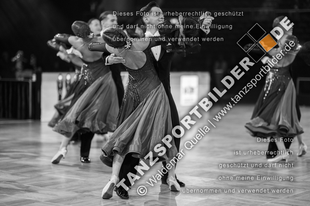 20251206-01378 | Hier finden Sie Tanz Bilder vom Latein und Standard Formationen tanzen. Sportbilder vom Tanzsport. Schöne Fotos und von Weltmeisterschaft, Europameisterschaft, Bundesliga, Regionalliga, Oberliga und Landesliga sowie von GOC Stuttgart, DanceComp, WM Bremen