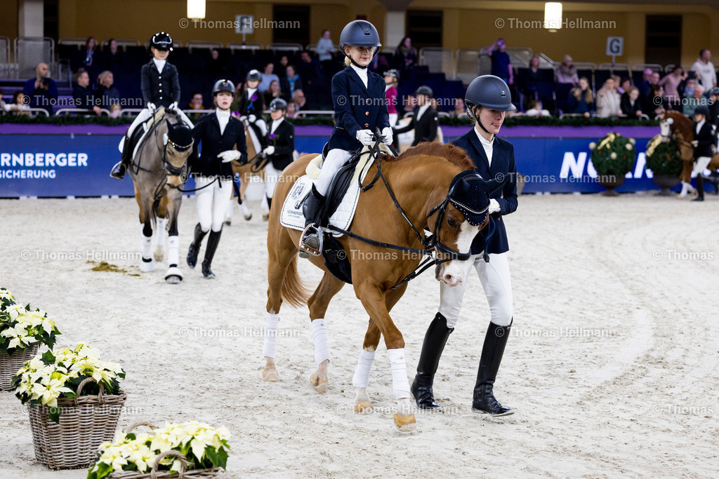 TH_Nürnberger Burgpokal Führzügelwettbewerb_13233 | Nürnberger Burgpokal Führzügelwettbewerb beim Festhallen Reitturnier Frankfurt 2023 am 15.12.23 in Frankfurt, Festhalle