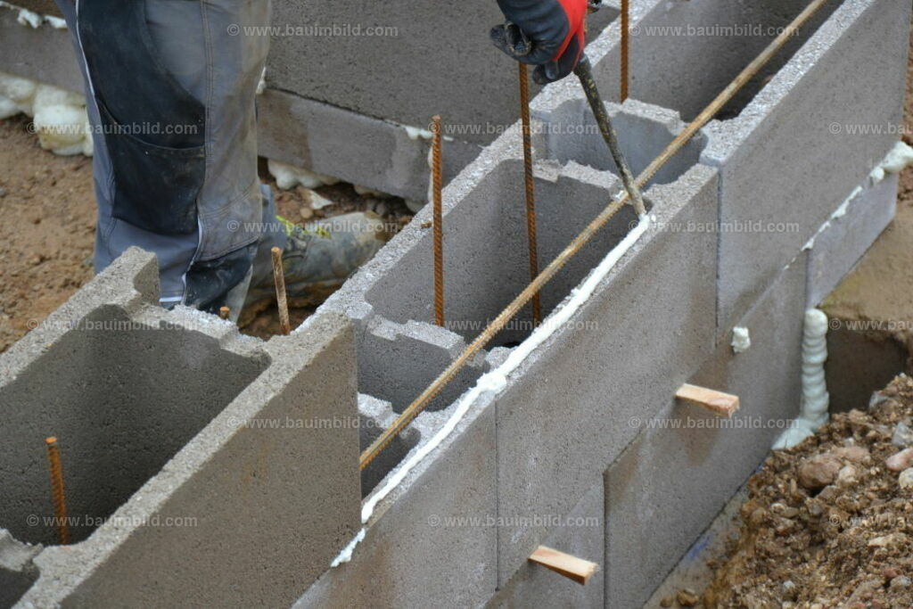 bib-lg07-mauerarbeiten-0083 | Nach LV-Leistungsgruppen sortierte Detailfotos über den Bau eines Hauses. Alle Hausbau-Bilder direkt vom Urheber und Autor der Website Haus-Selber-Bauen.com