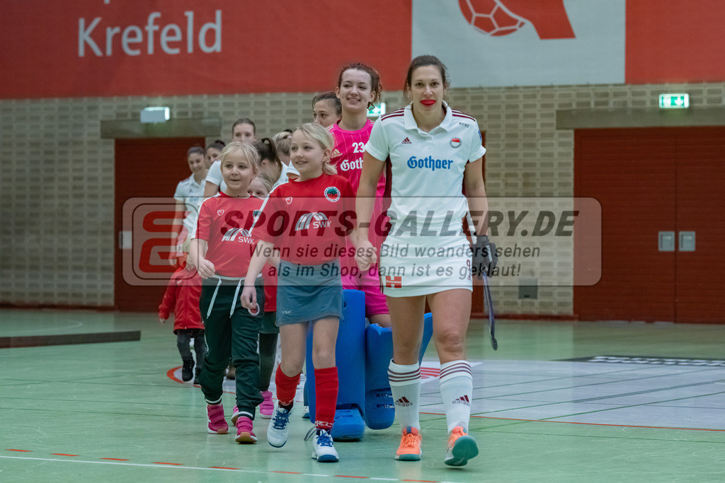 HK_20230122_103019 | 1. Bundesliga ( Halle ) Damen Crefelder HTC - Rot-Weiss Köln am 22.1.2023 Crefelder HTC  ( CHTC ) Halle Glockenspitz , Krefeld , Rebecca Grote ( Rot-Weiss Köln #9 )