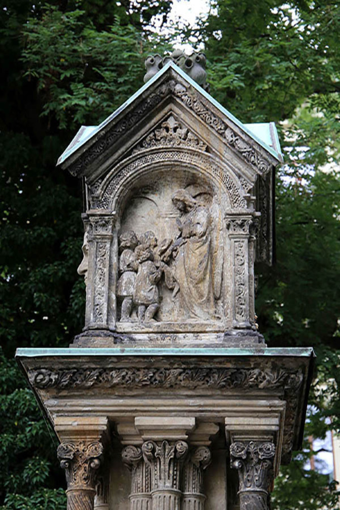 Foto: Leipzig - Altes Bach-Denkmal | Das Team hinter BILDLEXIKON LEIPZIG bündelt historische wie aktuelle Informationen über die Stadt Leipzig in Text und Bild auf einer Plattform und stellt diese der interessierten Öffentlichkeit zur Verfügung.