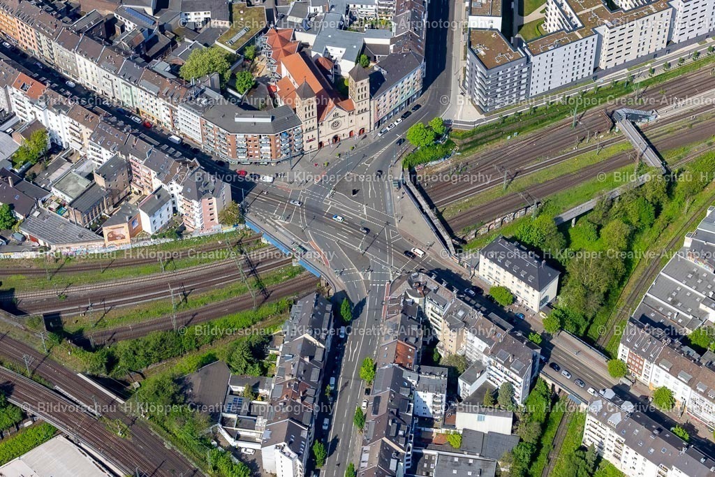 Luftbild Düsseldorf-2144 | Vinzenzplatz mit Ackerstraße und Gerresheimer Straße über Bahngleisen im Osten der Innenstadt von Düsseldorf im Bundesland Nordrhein-Westfalen - Realisiert mit Pictrs.com