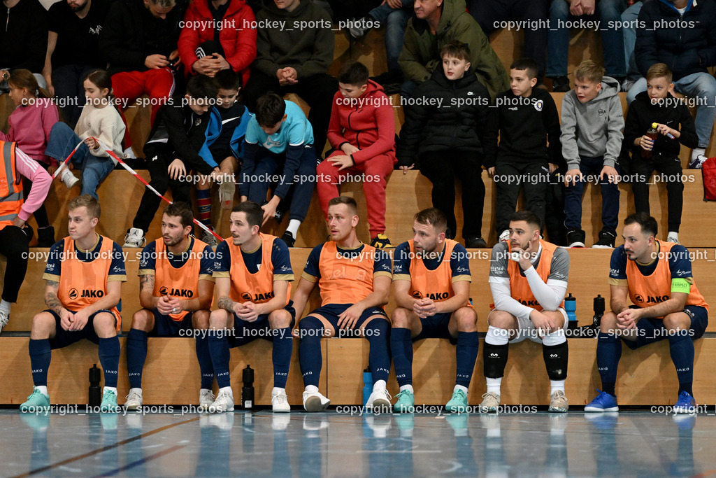 Carinthia Flamengo Futsal Club vs. Futsal Klagenfurt | Spielerbank Futsal Klagenfurt, Besucher Ballspielhalle Viktring, Carinthia Flamengo Futsal Club vs. Futsal Klagenfurt, Carinthia Flamengo Futsal Club vs. Futsal Klagenfurt am 01.12.2024 in Klagenfurt (Ballspielhalle Viktring), Austria, (Photo by Bernd Stefan)