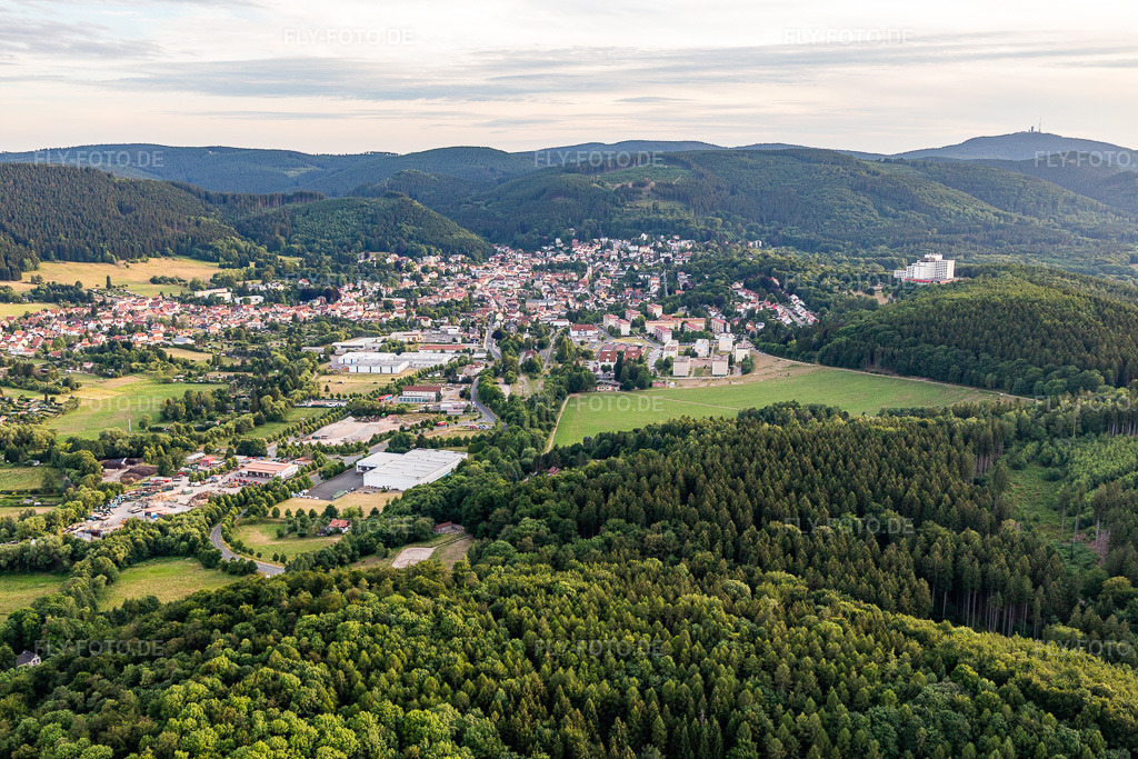 Luftbild: Stadtansicht aus Osten in Friedrichroda im Bundesland Thüringen in Deutschland. Foto: IMG_116121.jpg vom 10.07.2019 durch Werner Riehm/FLY-FOTO.de