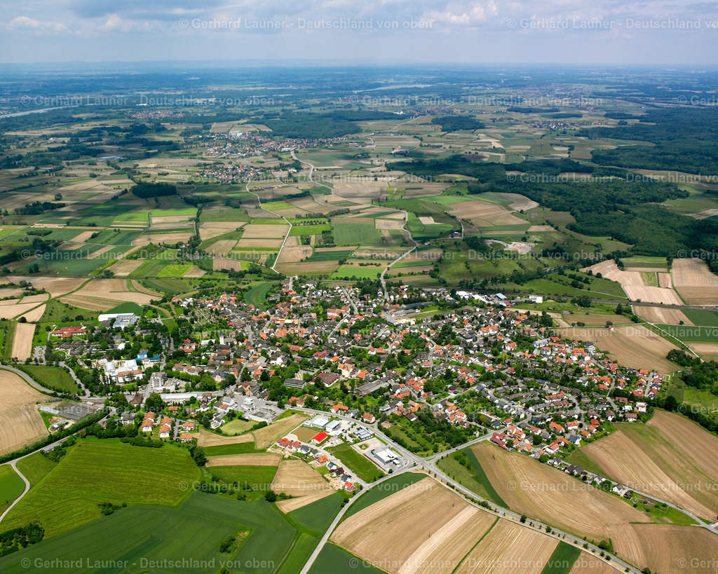 2626260 | KORK 09.06.2006 Ortsansicht am Rande von landwirtschaftlichen Feldern und Nutzflächen  in Kork im Bundesland Baden-Württemberg, Deutschland // Village view on the edge of agricultural fields and land  in Kork in the state Baden-Wuerttemberg, Germany Foto: Gerhard Launer