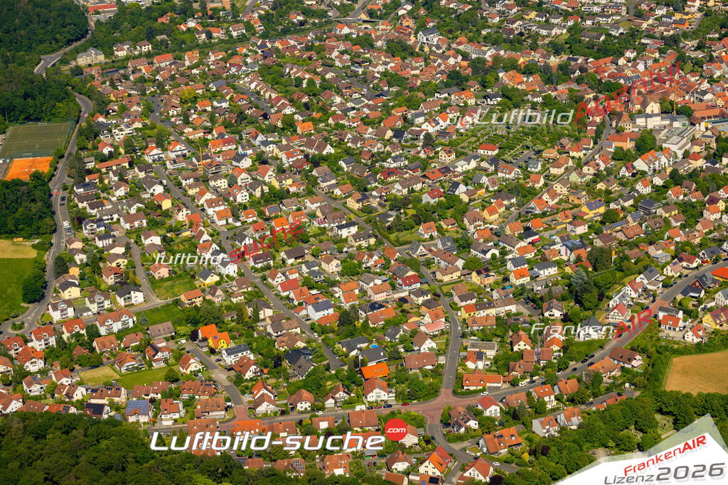 Das Luftbild zeigt  Höchberg - Die Luftaufnahme wurde 2023 vom UL-Flugzeug aus erstellt ( keine Drohne ) - Hochauflösende Luftaufnahme - Für grossformatige Ausdrucke geeignet. Die Geschenkidee !Mit Lizenz und Bildrechte bestellbar