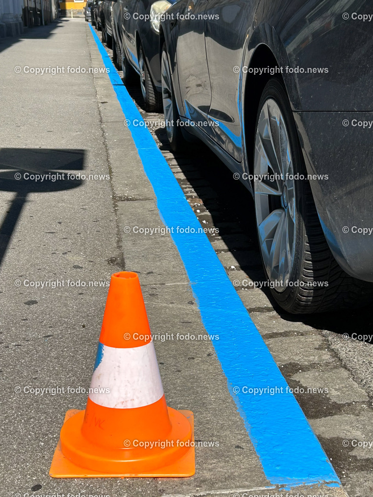 Kurparkzone_ 28.04.2024 | 28.03.2024, Linz, AUT, Linz, im Bild Kurzparkzone, blaue Linie, Kennzeichnung, Markierung, frisch gestrichen, erneuert