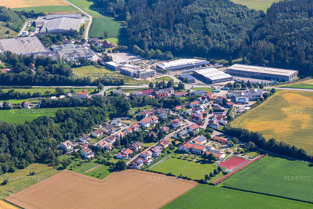 Luftbild:  im Ortsteil Unterhollerau in Moosthenning im Bundesland Bayern in Deutschland. Foto: IMG_133162.jpg vom 03.07.2022 durch Werner Riehm/FLY-FOTO.deGemeinde Moosthenning