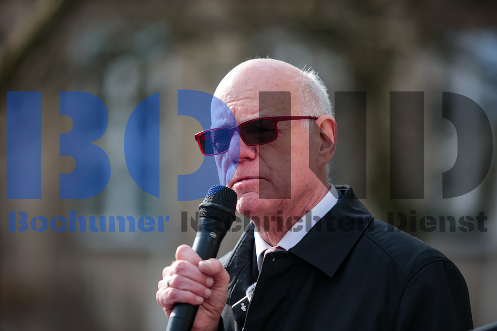 Brandmauer 2024 vor dem Rathaus der Stadt Bochum {date} -  | {headline}



(Foto: Sebastian Sendlak / BOND)

 - Realisiert mit Pictrs.com