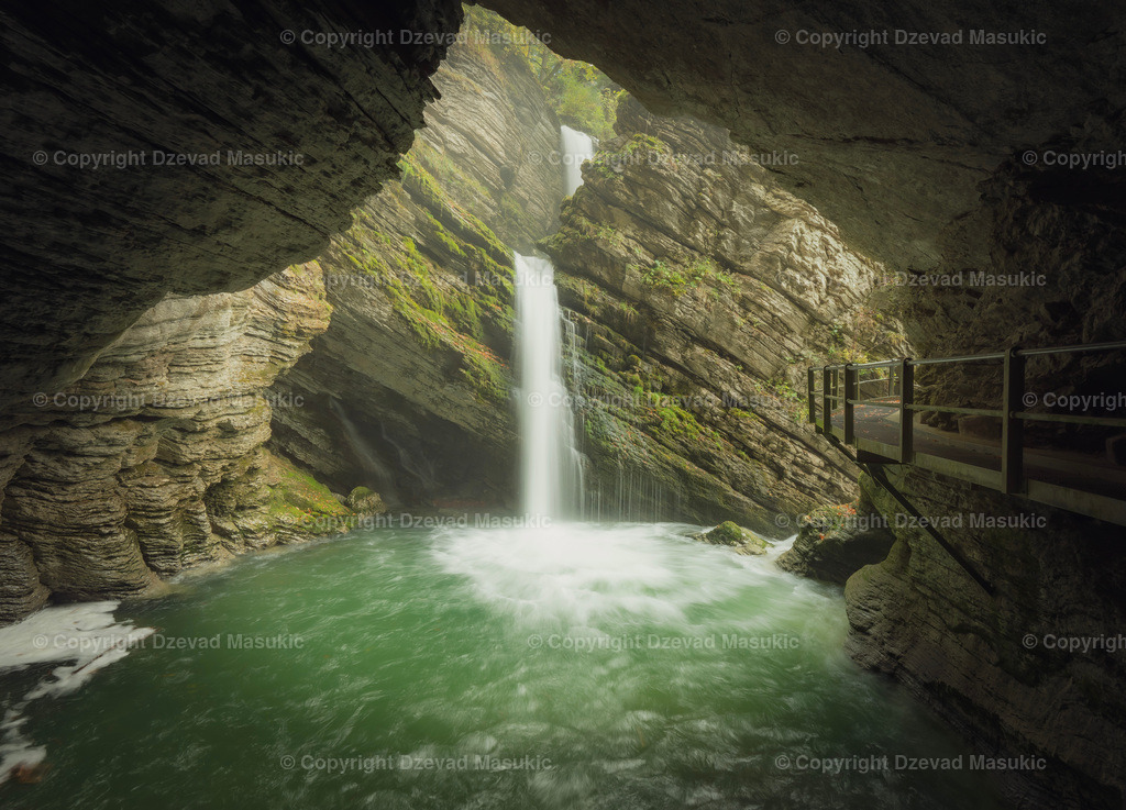 St. Alt-Johann, Wasserfall | Ich fotografiere Landschaften, Produkte und erstelle für Sie Firmenportraits. Engagieren Sie mich für den nächsten Projekt. - Realisiert mit Pictrs.com