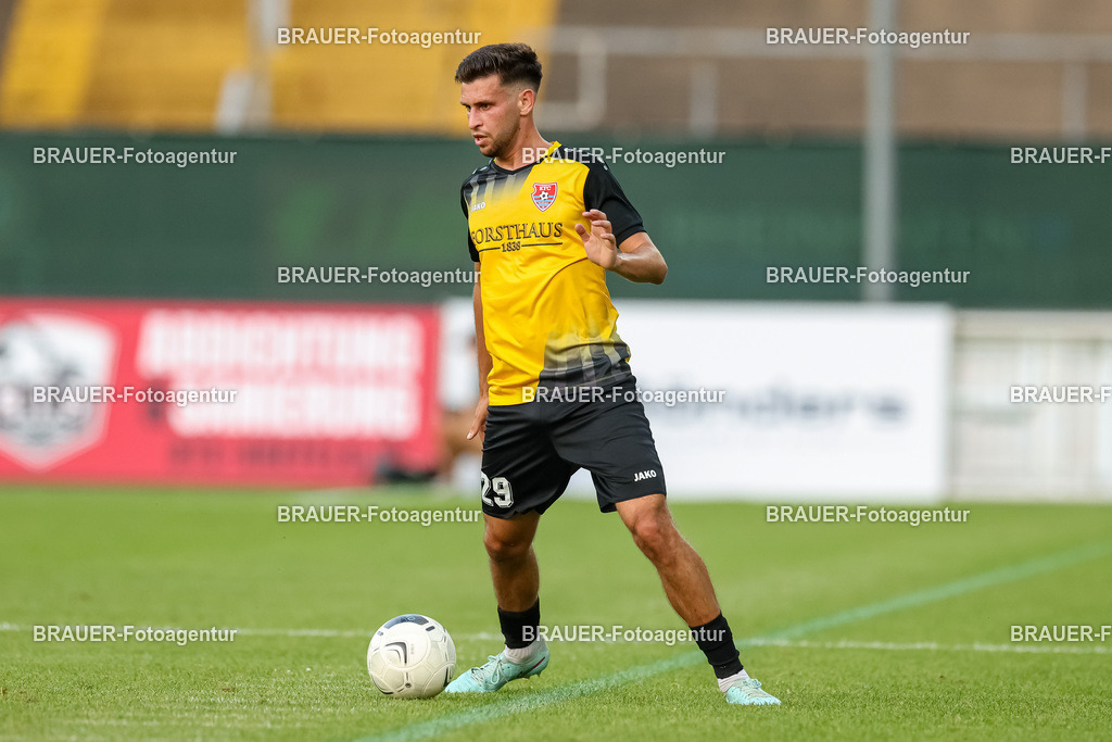 SB_KFCBAU_20250815_4403.JPG -  - KFC Uerdingen - SF Baumberg - Oberliga Niederrhein | Krefeld, Deutschland, 15.08.25: Mohammed Yasin Benslaiman Benktib (KFC Uerdingen) in Aktion, am Ball, Einzelaktion während des Oberliga Niederrhein Spiels zwischen KFC Uerdingen - SF Baumberg in der Grotenburg Stadion am 15. August 2025 in Krefeld, Deutschland. (Foto von Stefan Brauer/Brauer-Fotoagentur)