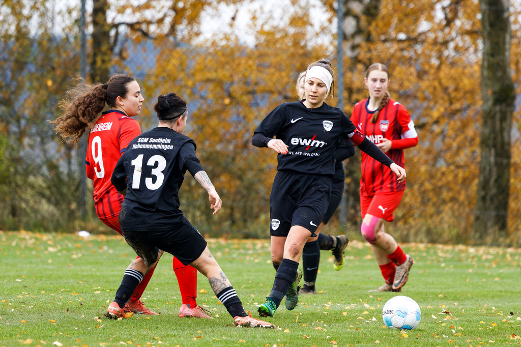HOHFCH_251109_9919 | 1.FC Heidenheim 1846 II vs. GAST, Fußball, Frauen, Bezirksliga, 2025/2026, X. Spieltag, 03.10.2025 in Heidenheim, Kunstrasen b. Voith-Arena West(Foto: Michael Bulling) - Realisiert mit Pictrs.com