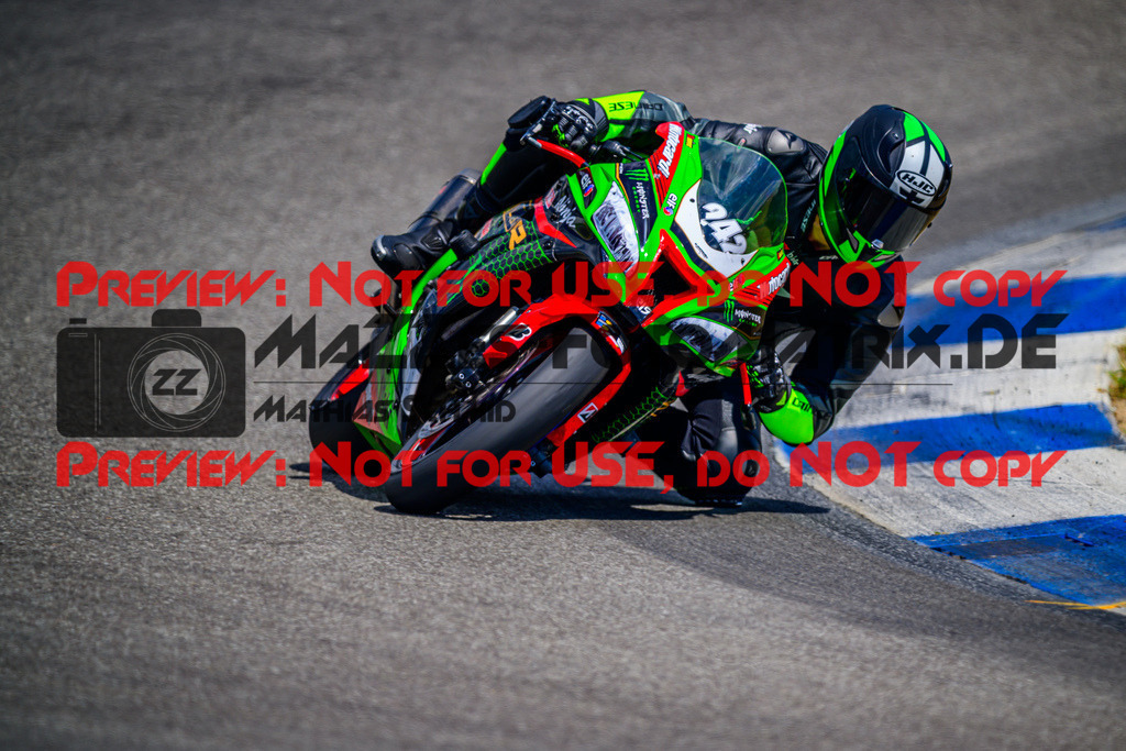 MaZZes_Fotomatrix_20250628_6007705_4806-2 | WEISS