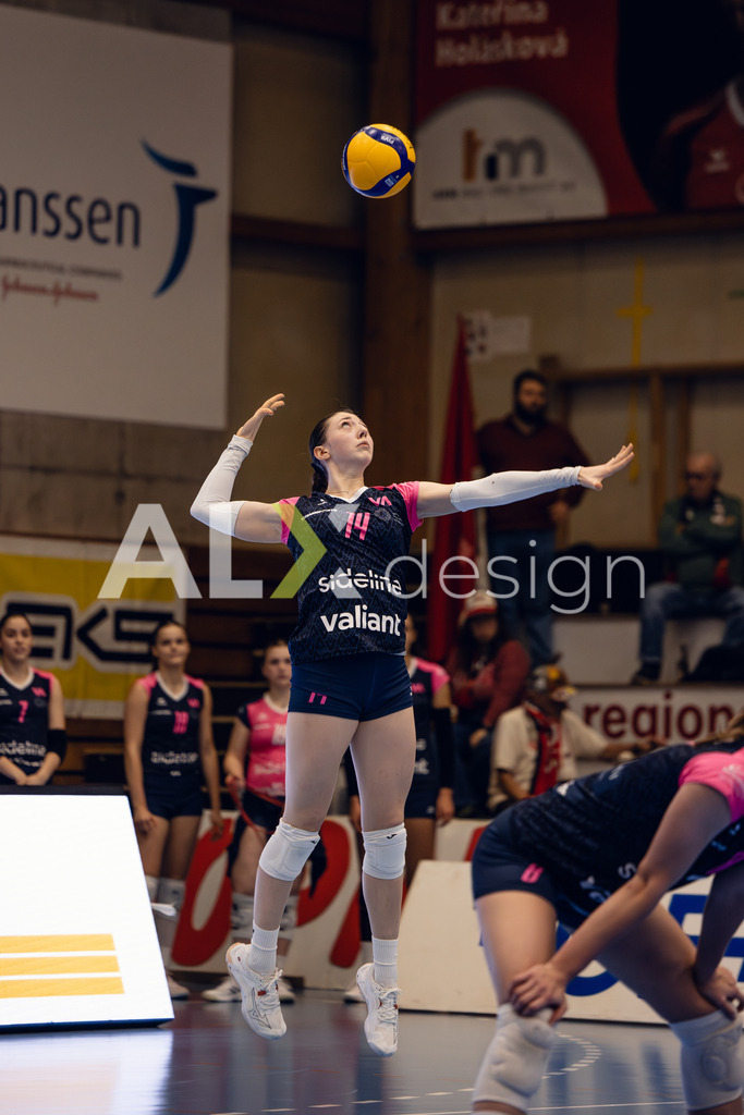 Volleyball I Frauen I Saison 2025-2026 I Volleyball NLA | Women I Round 14 I VC Kanti Schaffhausen - NLZ Volleyball Academy Zürich I 16.01.2026 | NLZ Volleyball Academy Zürich - 14 Julie Hänni (CH) – Zuspiel - Realisiert mit Pictrs.com