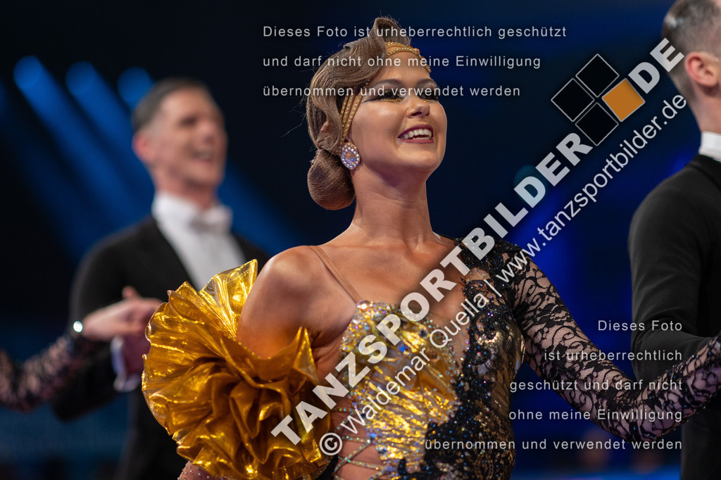 20251206-01132 | Hier finden Sie Tanz Bilder vom Latein und Standard Formationen tanzen. Sportbilder vom Tanzsport. Schöne Fotos und von Weltmeisterschaft, Europameisterschaft, Bundesliga, Regionalliga, Oberliga und Landesliga sowie von GOC Stuttgart, DanceComp, WM Bremen