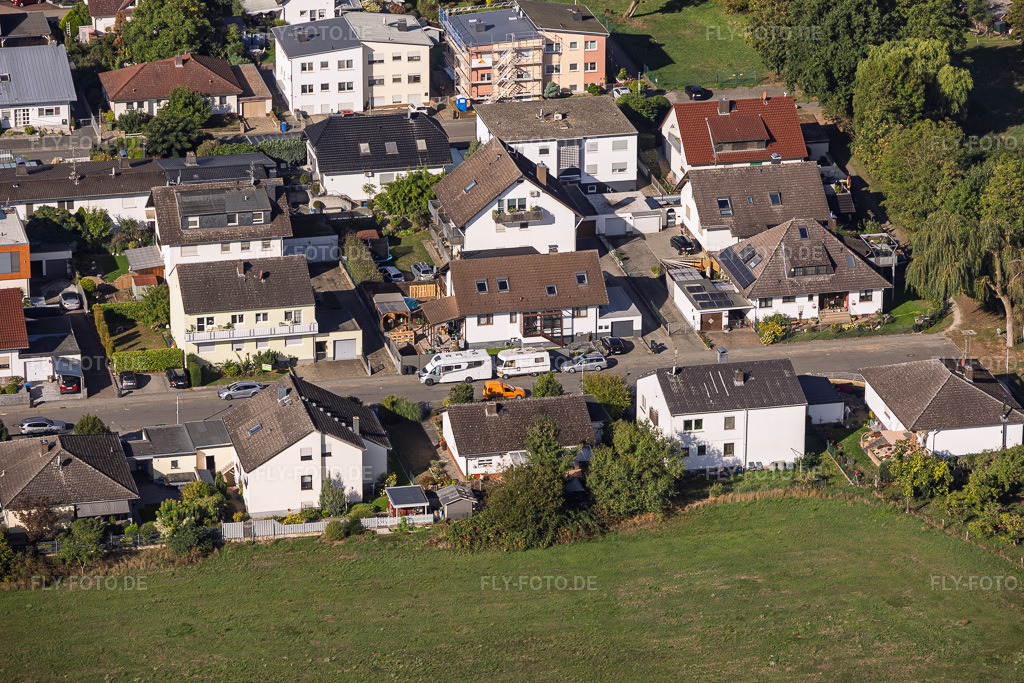 Luftbild: Ortsansicht im Ortsteil Sickenhofen in Babenhausen im Bundesland Hessen in Deutschland. – Foto: IMG_159363.jpg vom 22.09.2026 durch Werner Riehm/FLY-FOTO.de – Auflösung des Originals: 6000 x 4000 px