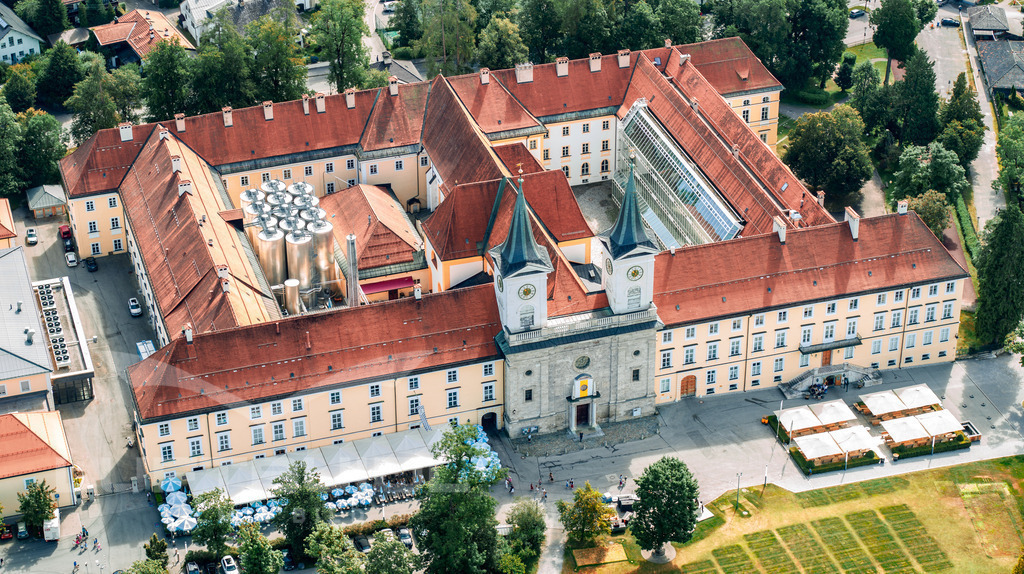 Das Schloss Tegernsee III; S33 | LuftBuidl Tegernsee - Realisiert mit Pictrs.com