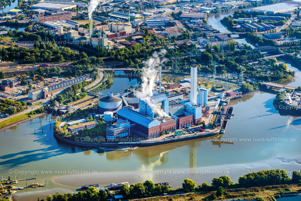 Hamburg_Billbrook_Heizkraftwerk_Tiestack_ELS_3547220922 | HAMBURG 22.09.2022 Kraftwerksanlagen und Abgas- Türme des Heizkraftwerkes Vattenfall Kraftwerk Tiefstack in Hamburg, Deutschland. // Power plants and exhaust towers of thermal power station Vattenfall Kraftwerk Tiefstack in Hamburg, Germany. Foto: Martin Elsen