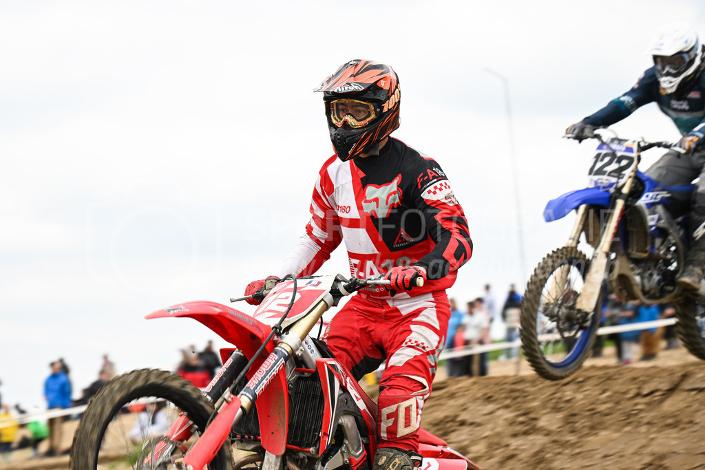 Motocross Schlatt bei Winterthur - 30. April 2023 | #12 Papillon Diego aus Opfikon (CH) auf KTM in der Kategorie Senioren am Motocross Schlatt bei Winterthur, 30. April 2023. 
Instagram: @mx_schlatt | @mc_wila | @sam_schweiz
Bild: Sportfotografie Markus Aeschimann | www.markus-aeschimann.ch - Realisiert mit Pictrs.com