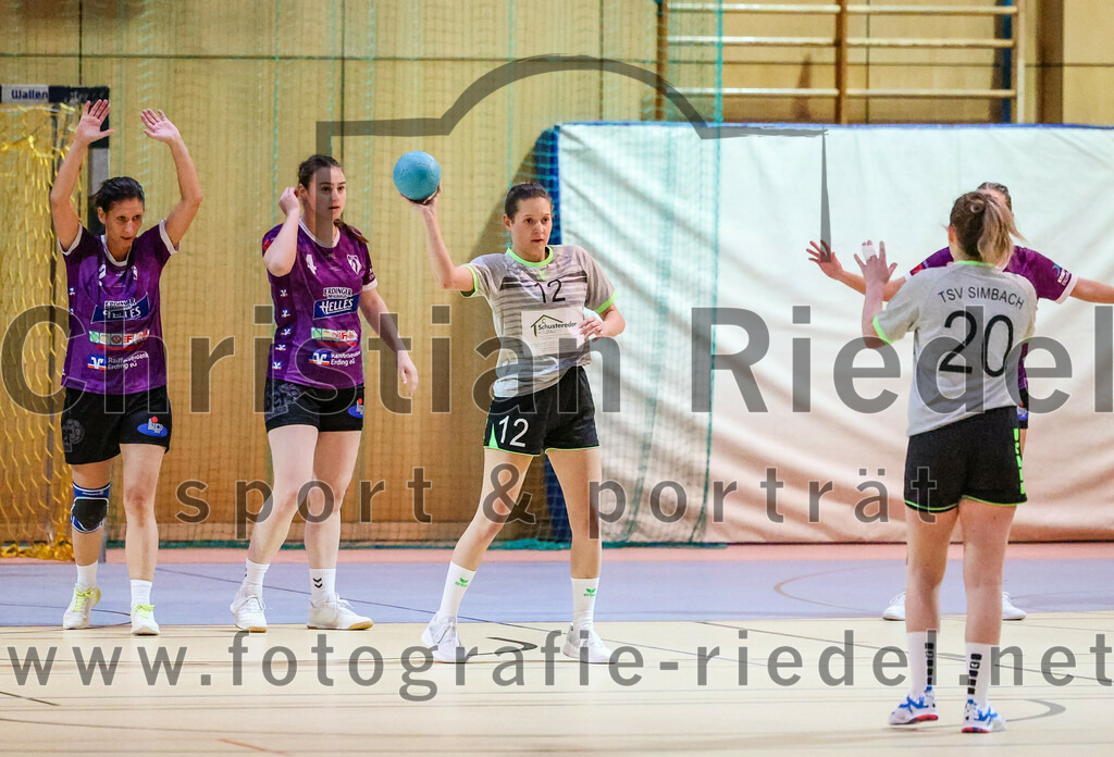 2023-11-11_020_SpVgg_Altenerding_gegen_TSV_Simbach_II | Erding, Deutschland, 11.11.2023:
Handball, Bezirksliga Frauen Altbayern 2023 / 2024, 5. Spieltag, SpVgg Altenerding II gegen TSV Simbach II, Endergebnis: 31:28

Grit Kschischow (SpVgg Altenerding, #2), Elena Sommer (SpVgg Altenerding, #4), Ilona Luger (TSV Simbach, #12), Selina Katzhuber (TSV Simbach, #20)

Foto: Christian Riedel / fotografie-riedel.net