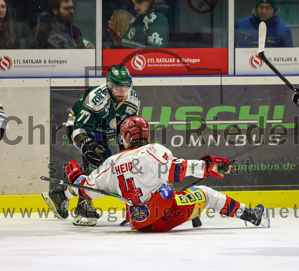 2026-02-20_127_TSV_Erding_gegen_Deggendorfer_SC | Erding, Deutschland, 20.02.2026:Eishockey, Oberliga Süd 2025 / 2026, 49. Spieltag, TSV Erding gegen Deggendorfer SC, Endergebnis: 4:1Philipp Michl (Erding Gladiators, #77), Silvan Heiß (Deggendorfer SC, #4)Foto: Christian Riedel / fotografie-riedel.net