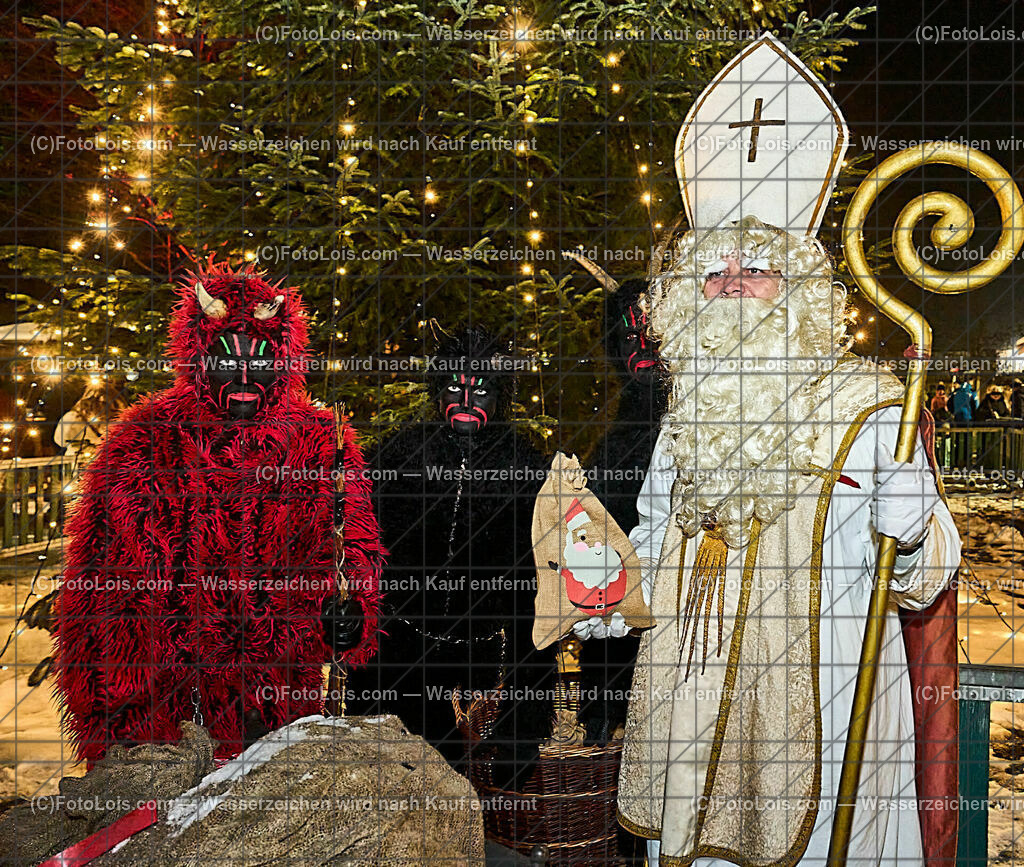 ALP4908_Wieselburger Advent_NikolausAbend | (C)FotoLois.com, Alois Spandl, WIESELBURGER ADVENT, der Nikolaus kommt zu den Kindern und bringt Geschenke, Fr 8. Dez. 2023.