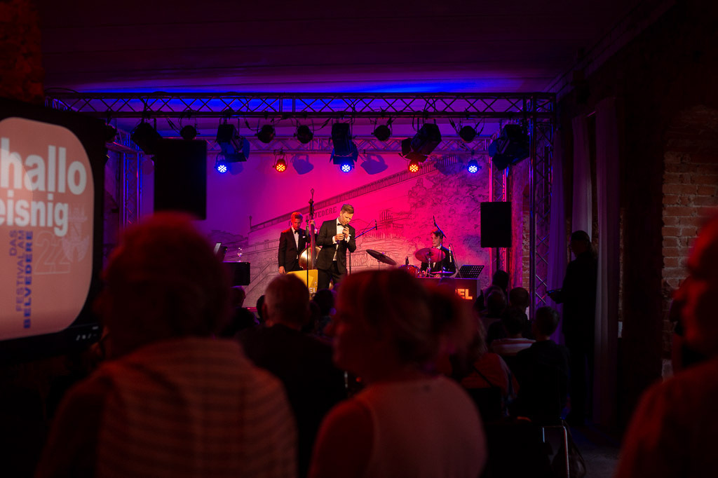 Tom Gaebel & His Trio | Tom Gaebel & His Trio im Forte Belvedere Leisnig zum Festival Hallo Leisnig 2022. - Realisiert mit Pictrs.com