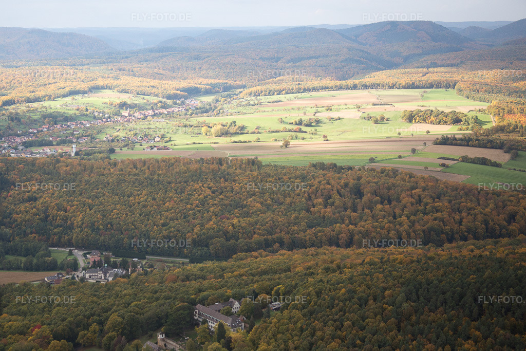 Luftbild: Tagungshaus in Langensoultzbach im Bundesland Bas-Rhin in Frankreich. Foto: IMG_084605.jpg vom 23.10.2015 durch Werner Riehm/FLY-FOTO.de