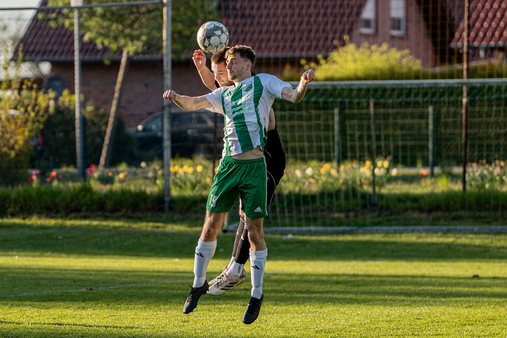 Fußball I Herren I Saison 2025-2026 I Bezirksliga Weser-Ems 4 I 15. Spieltag I TuS Lutten - GW Brockdorf I 07750 | jns.sportfotos - Realisiert mit Pictrs.com