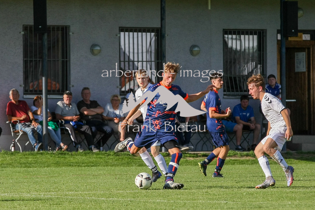 993T7408 | Maximilian Schöpper, am Ball