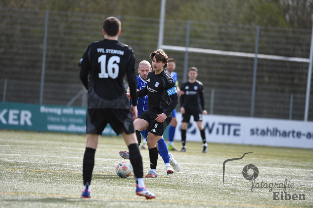 FC Rastede-VFl Stenum | Herren Bezirksliga 2; FC Rastede (blau)-VFL Stenum (schwarz) am 29.03.2026 in Rastede (Sportanlage Köttersweg), Photo: Philip Eiben 2026 - Realisiert mit Pictrs.com